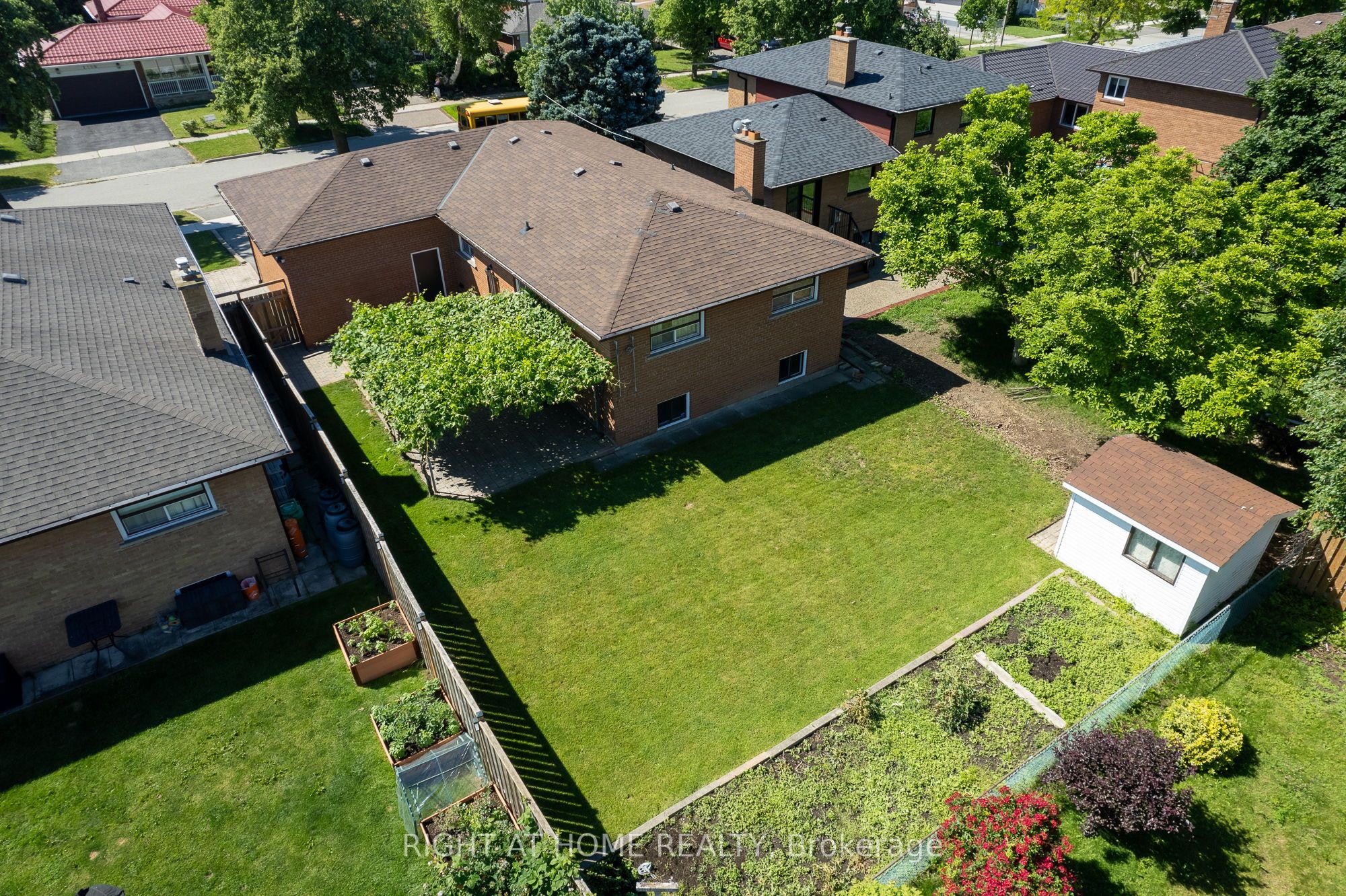 1197 Shamir Crescent