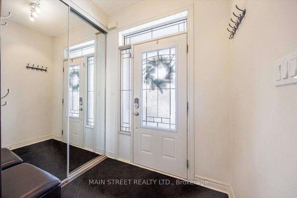 Photo of 27 Radial Drive, Aurora, ON L4G 0Z8 (MLS # N12829820)