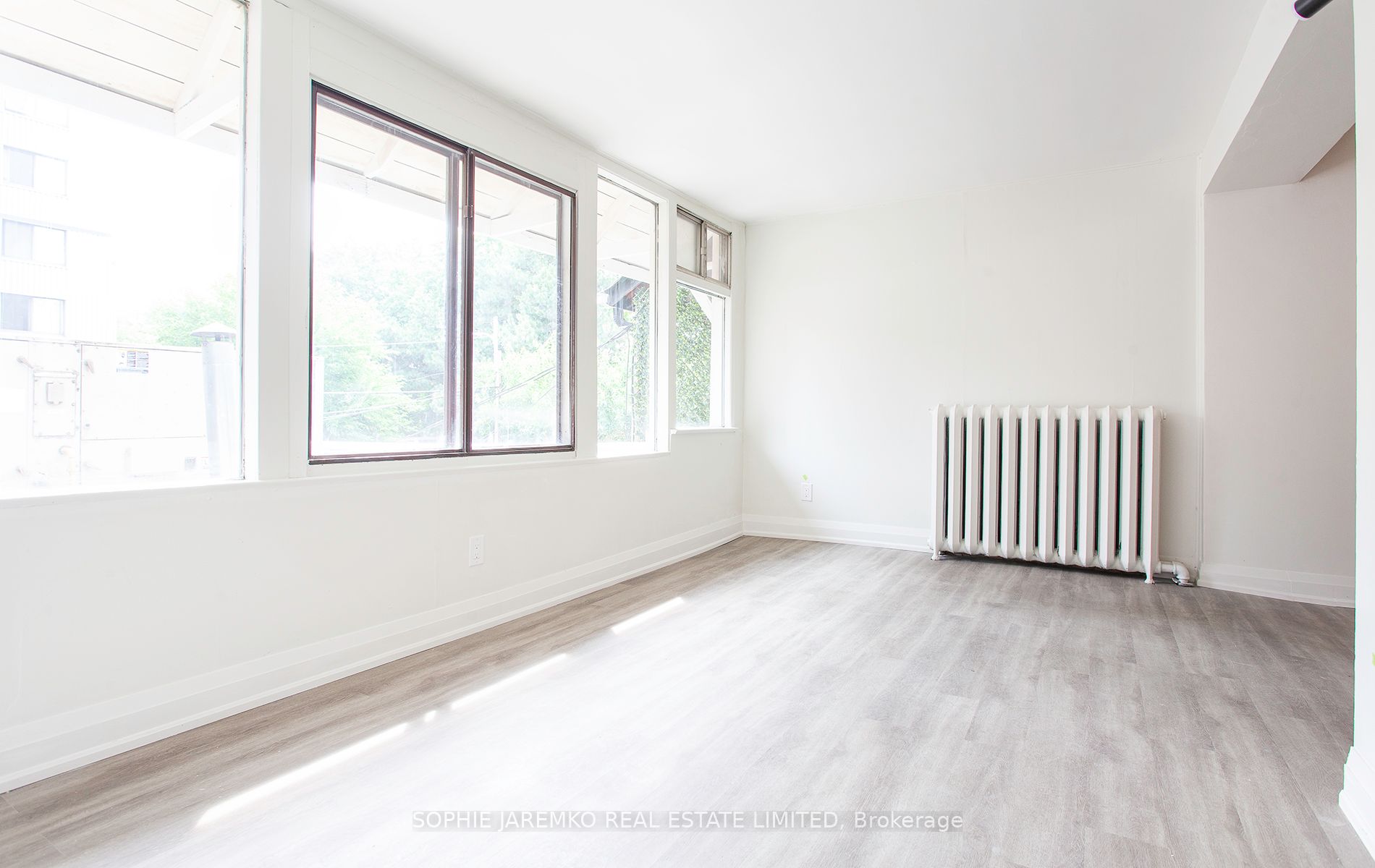 413 Roncesvalles Avenue 1