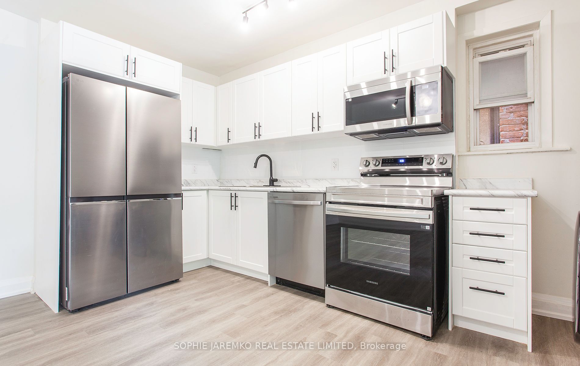 413 Roncesvalles Avenue 1