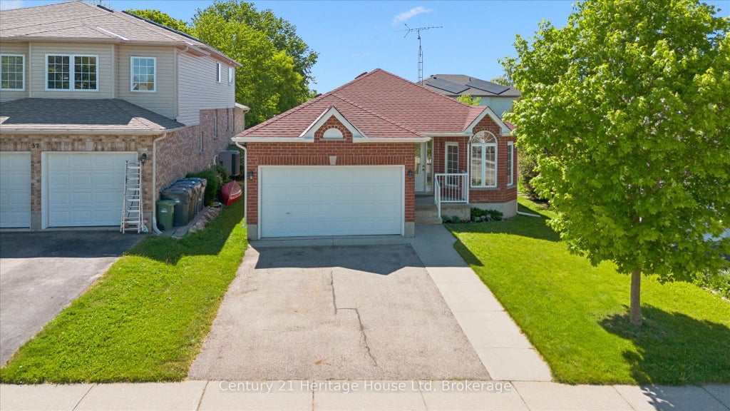 Photo of 35 Shackleton Drive, Guelph, ON N1E 7K5 (MLS # X13494812)