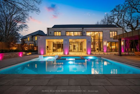 90 Arjay Crescent Toronto ON M2L 1C7