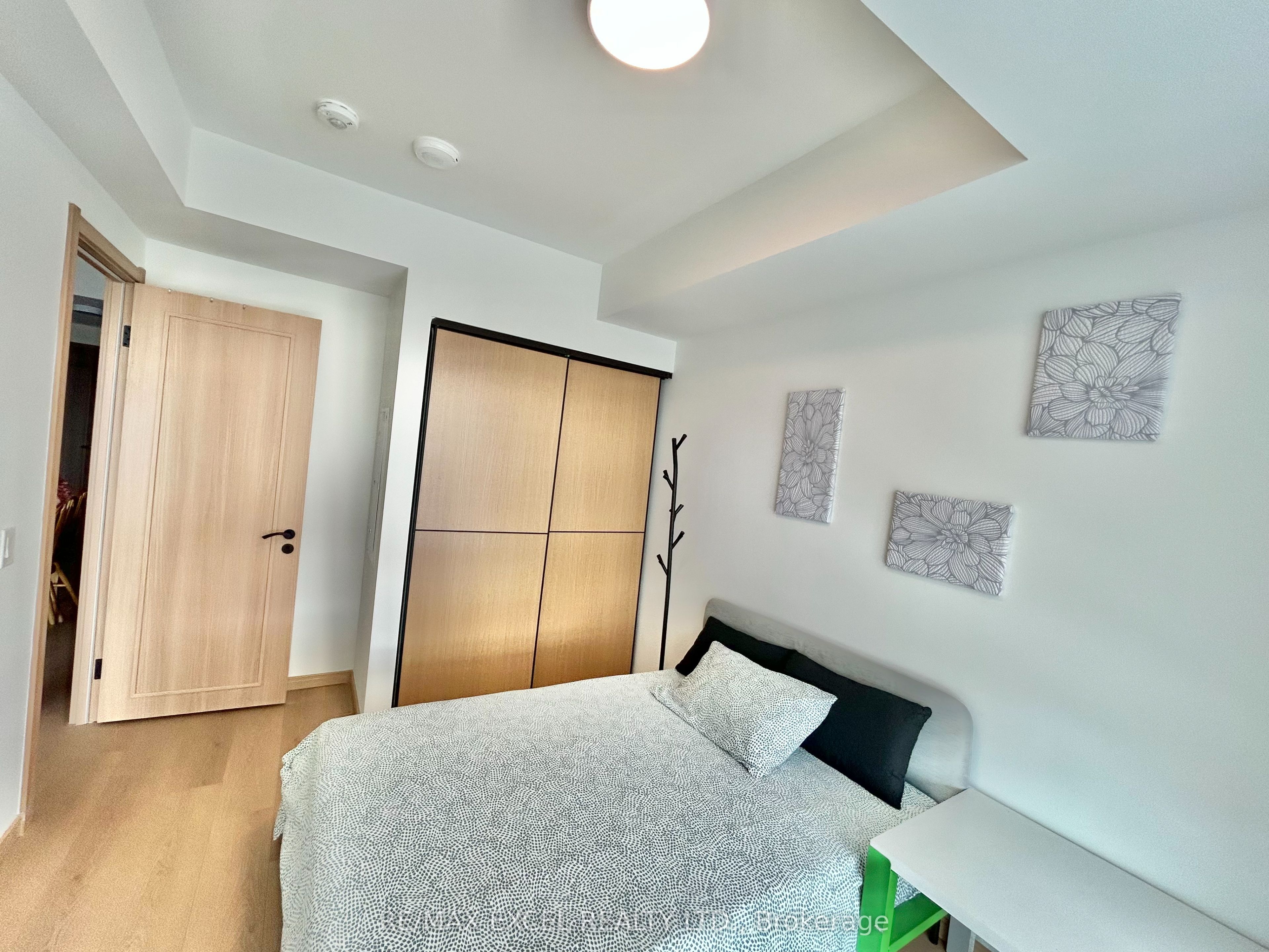 3429 Sheppard Avenue E 910