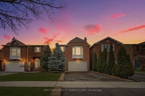 4302 Bacchus Crescent Mississauga ON L4W 2Y3