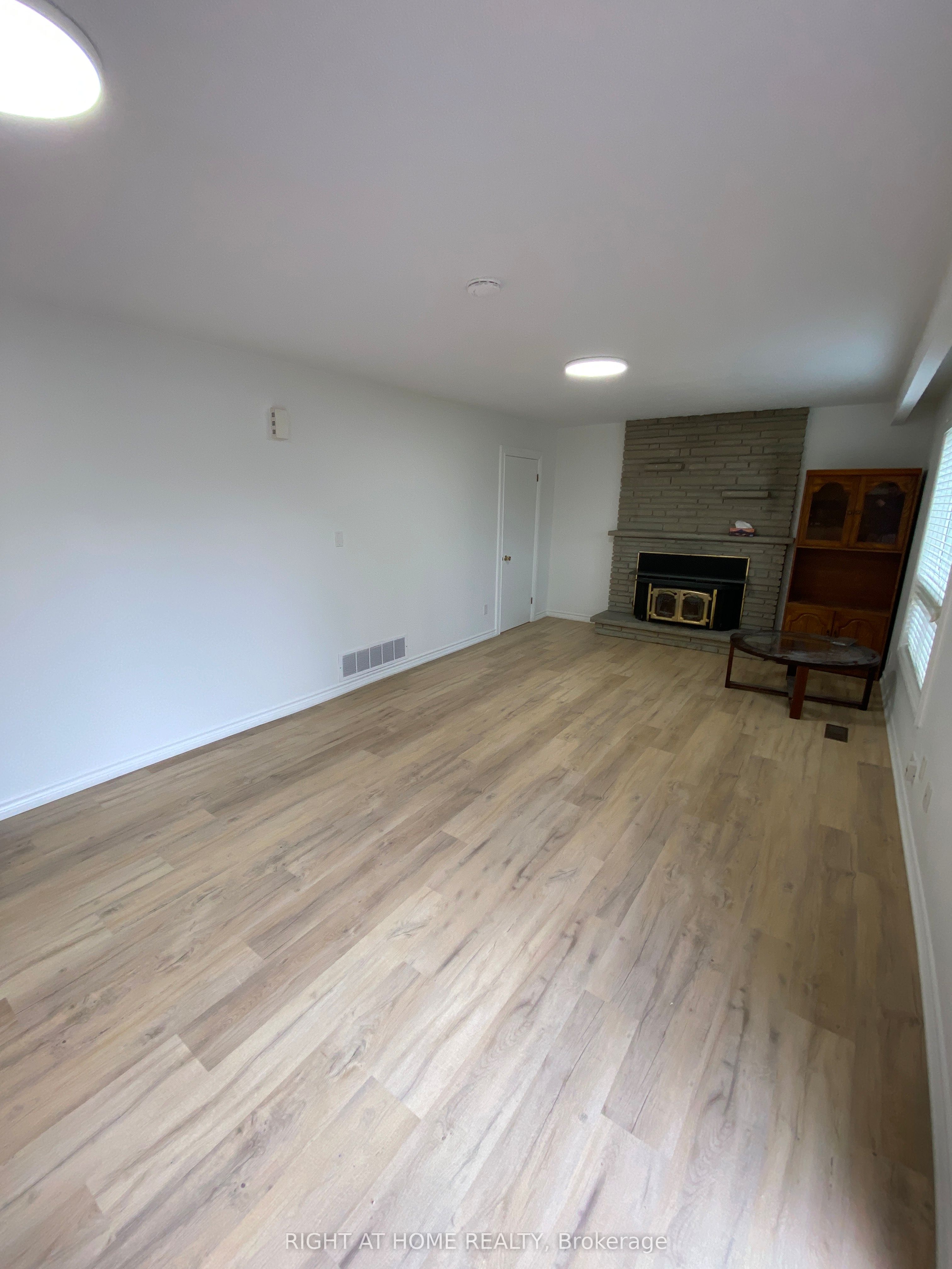 3635 Bluestream Crescent Lower