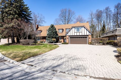 10 Whitelaw Court Markham ON L3T 5E7