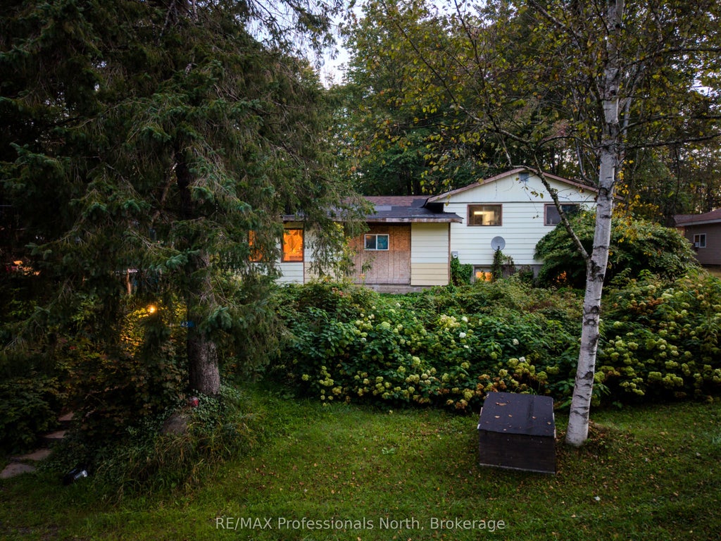 Photo of 42 Morgans Road, Huntsville, ON P1H 1A2 (MLS # X13804804)