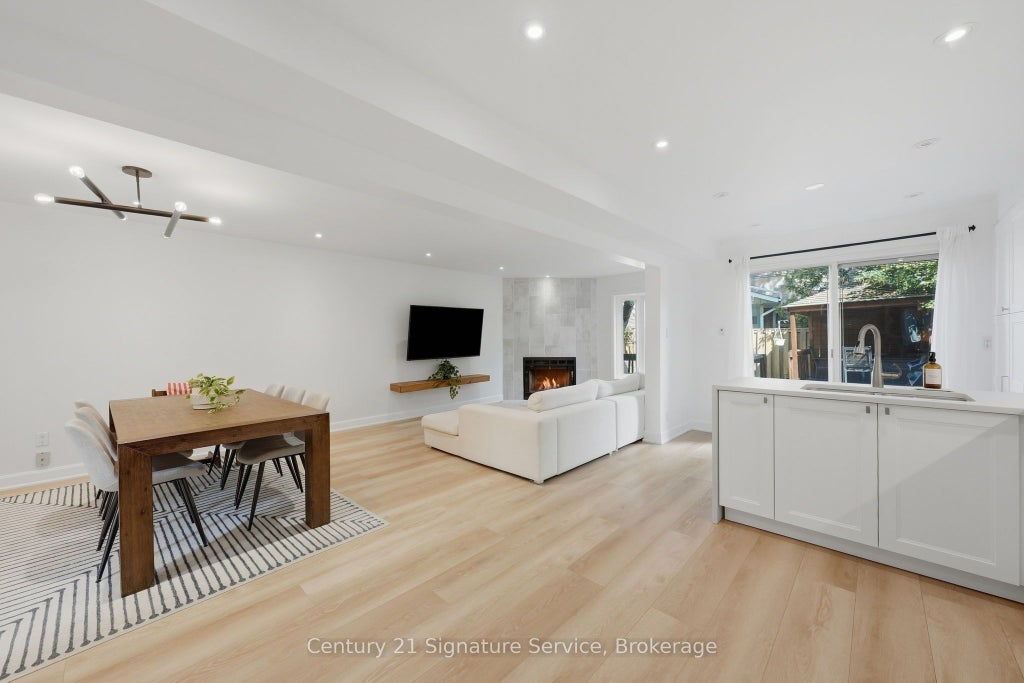 Photo of 500 Silverthorne Crescent #8, Mississauga, ON L5R 1W3 (MLS # W13827200)