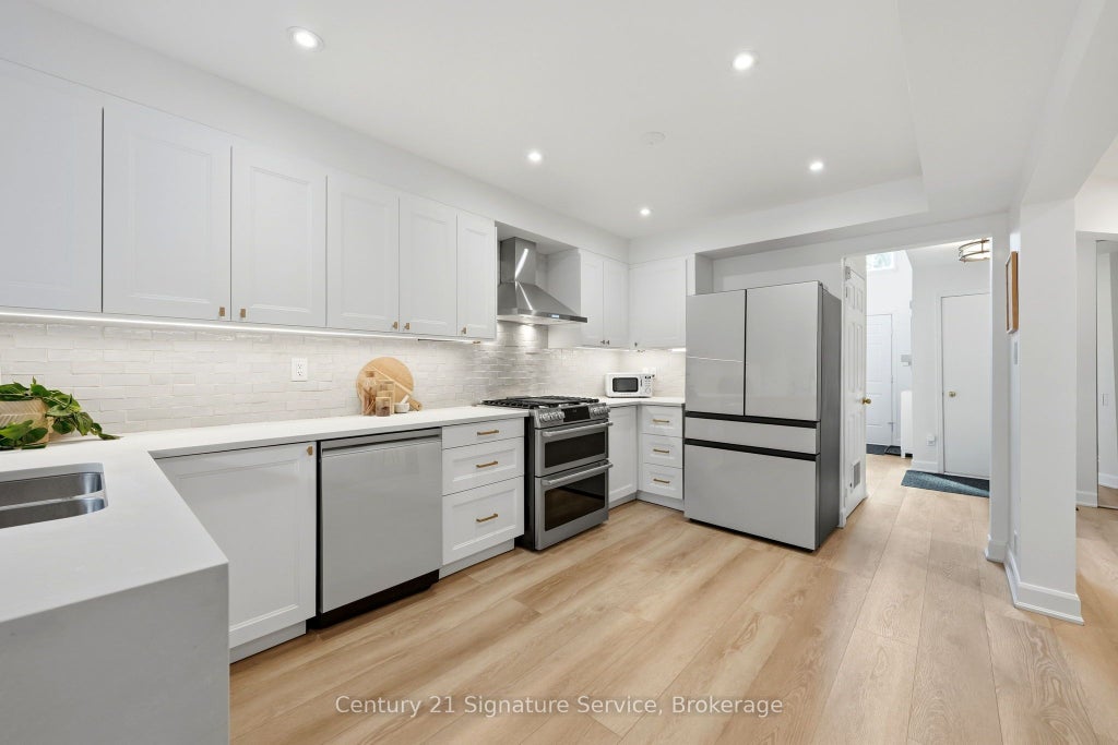 Photo of 500 Silverthorne Crescent #8, Mississauga, ON L5R 1W3 (MLS # W13827200)