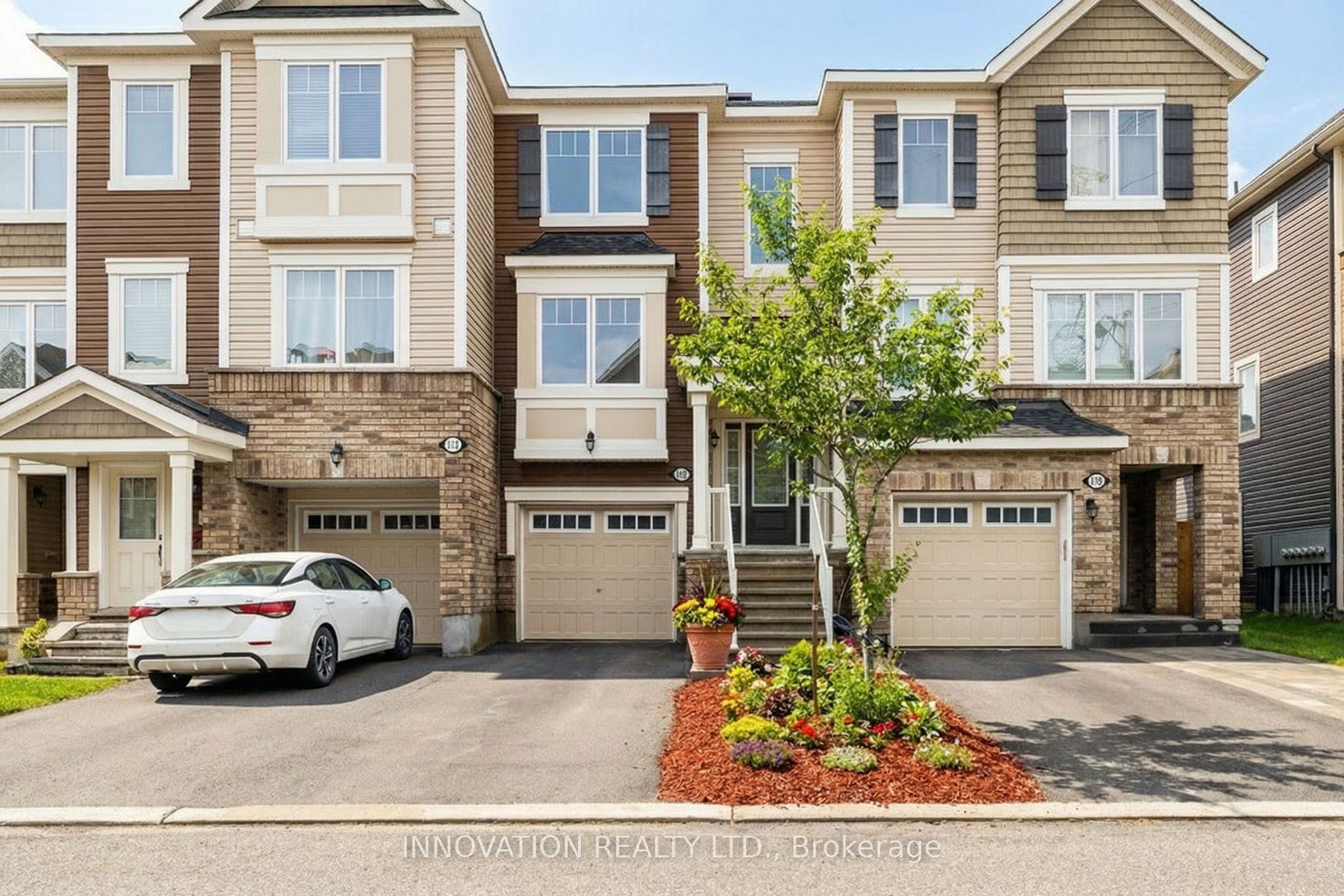 Photo 1 of 45 — 112 Gelderland Private, Kanata, ON K2V 0H8