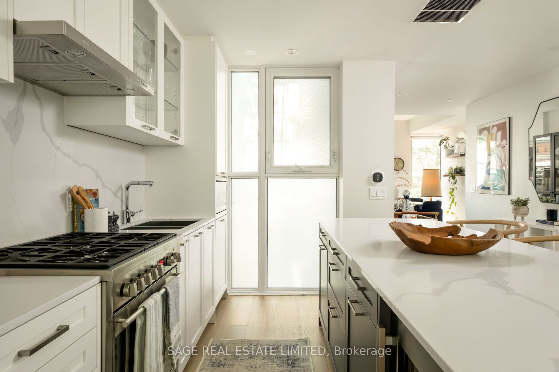 1331 Queen Street E Th01