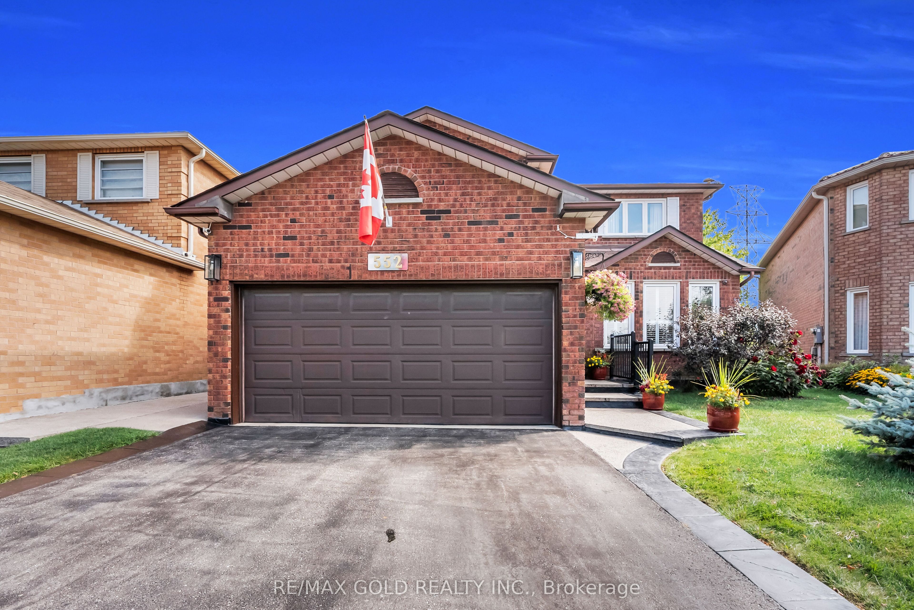 552 Farwell Crescent