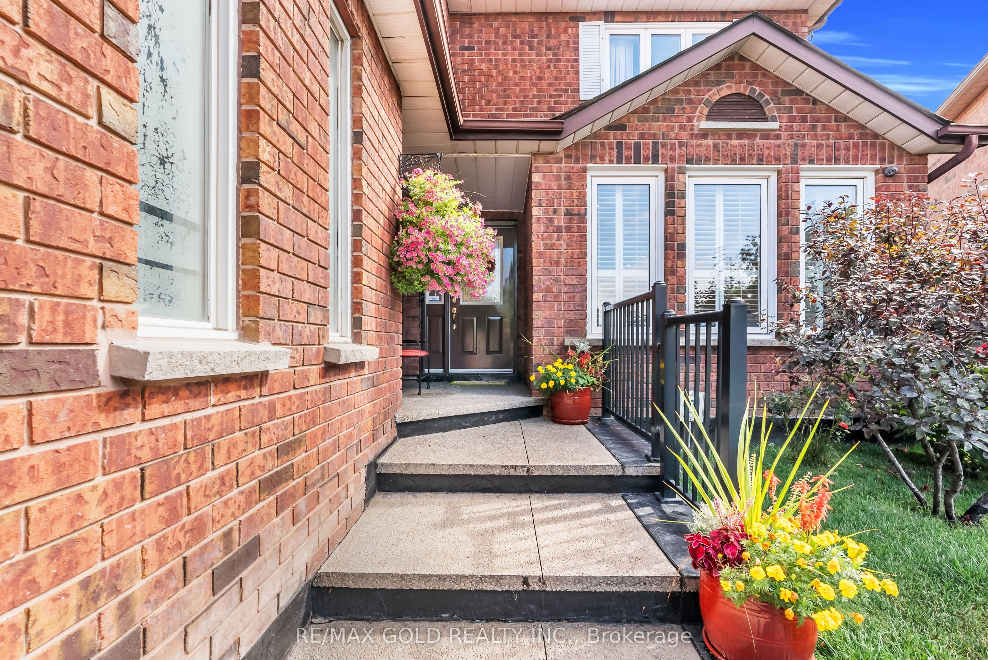 552 Farwell Crescent
