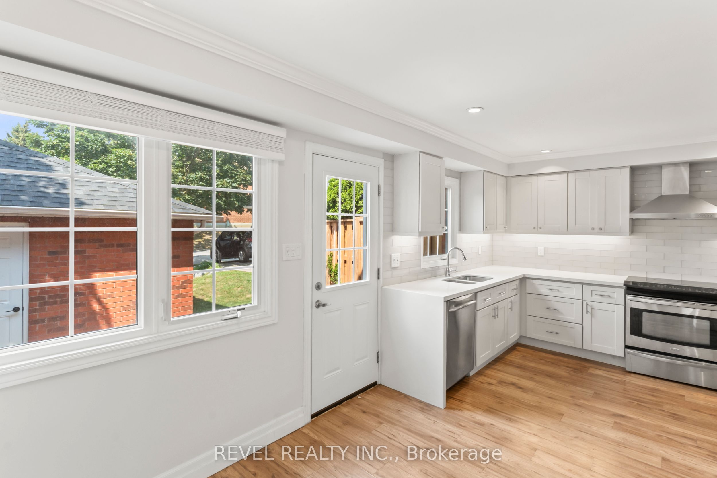 10 Bassett Boulevard 56