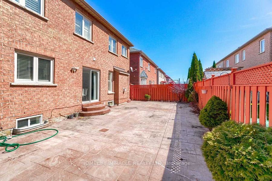 5 Marbleseed Crescent