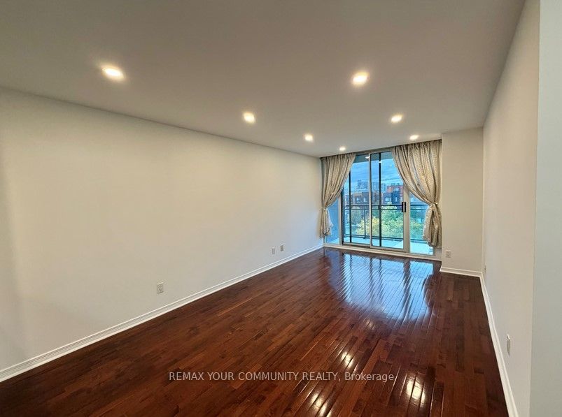 350 Red Maple Road 402