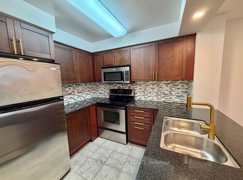 350 Red Maple Road 402