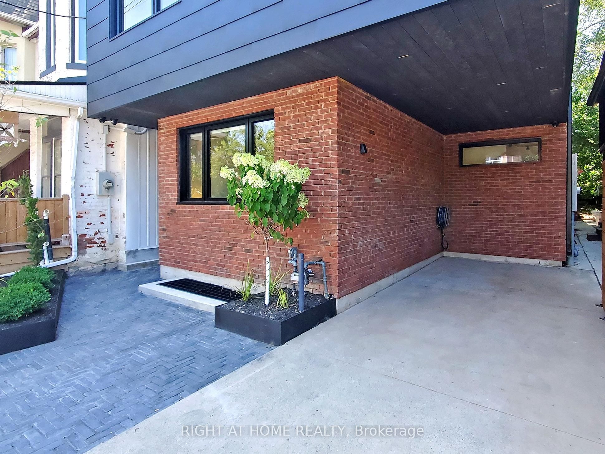 798 Dovercourt Road 2