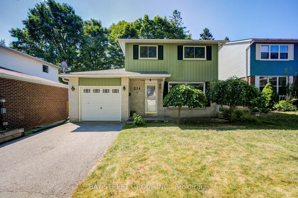 Photo of 214 William Roe Boulevard, Newmarket, ON L3Y 1B5 (MLS # N12701924)