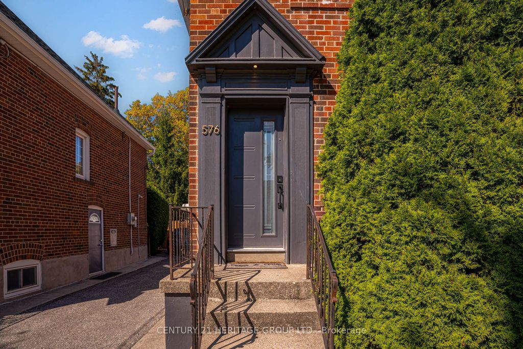 Photo of 576 Broadway Avenue, Toronto, ON M4G 2S3 (MLS # C12461572)