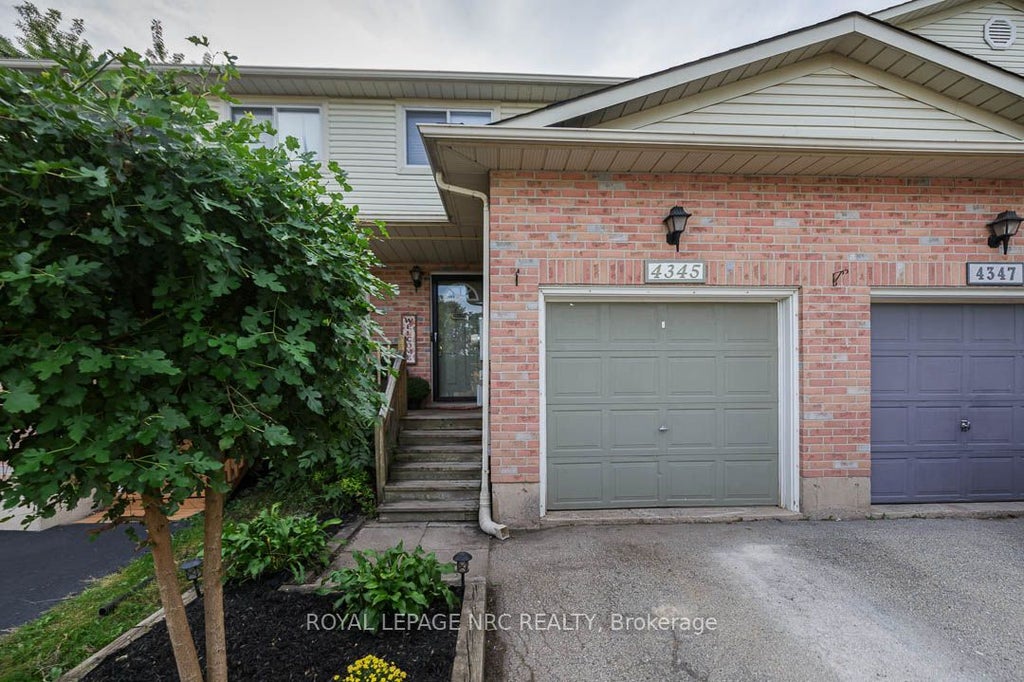 Photo of 4345 Beverley Crescent, Lincoln, ON L3J 0P6 (MLS # X13757800)