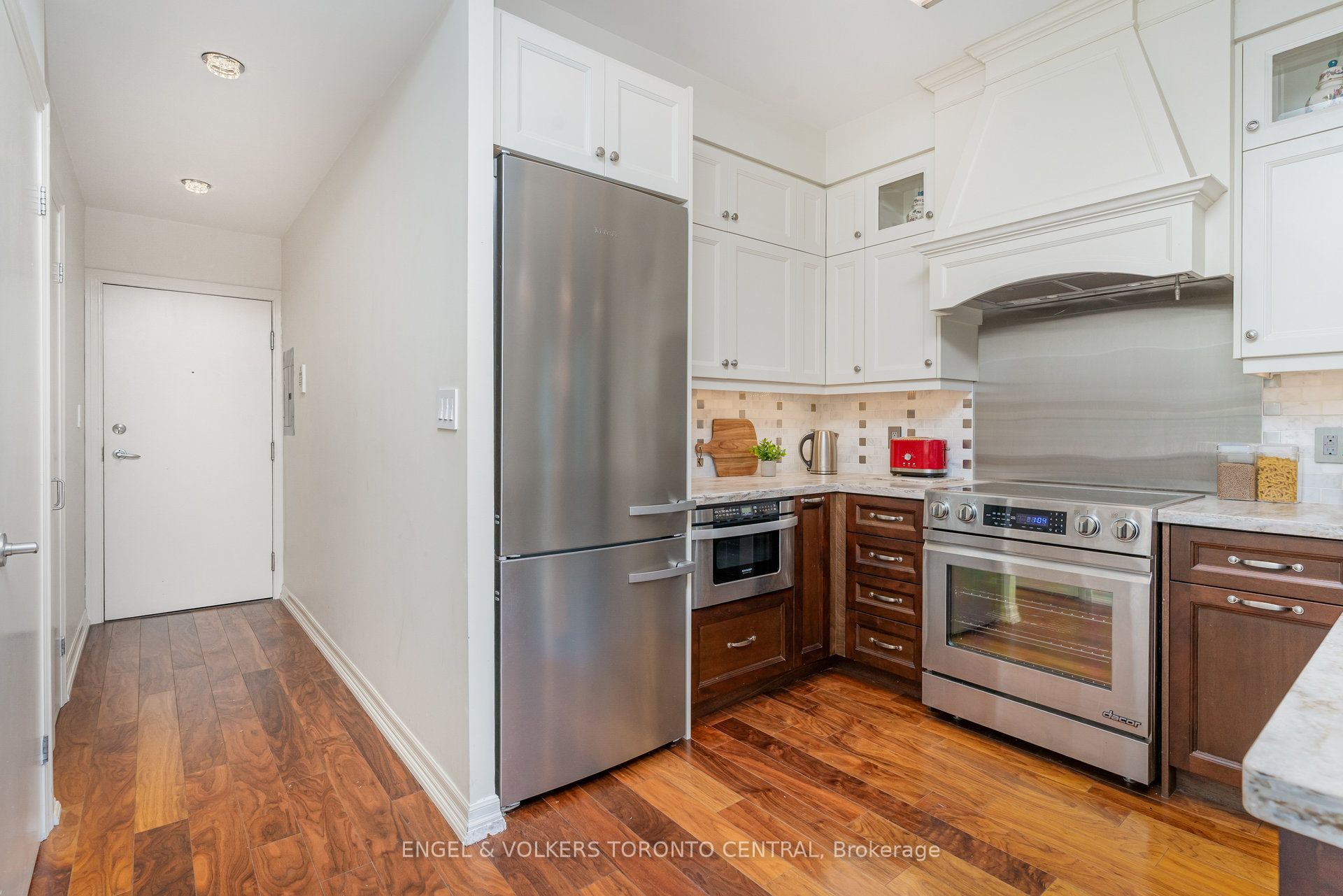 300 Bloor Street E 2107