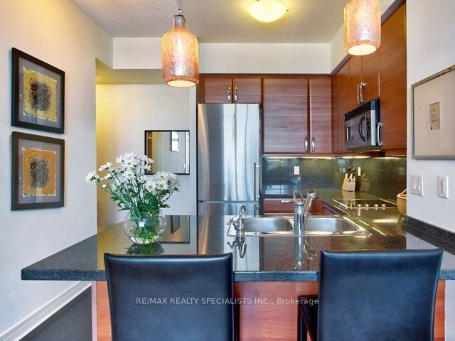 1 Avondale Avenue 501