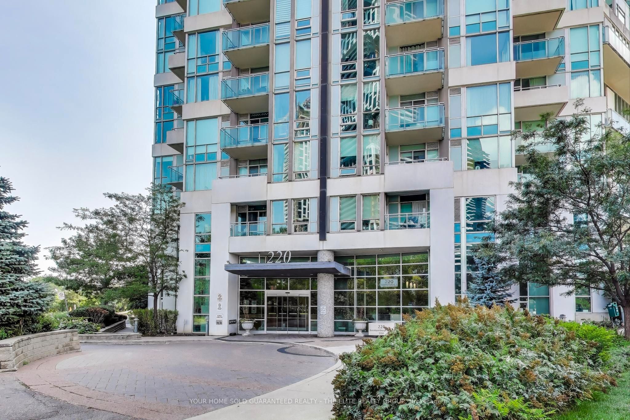 220 Burnhamthorpe Road W 1107