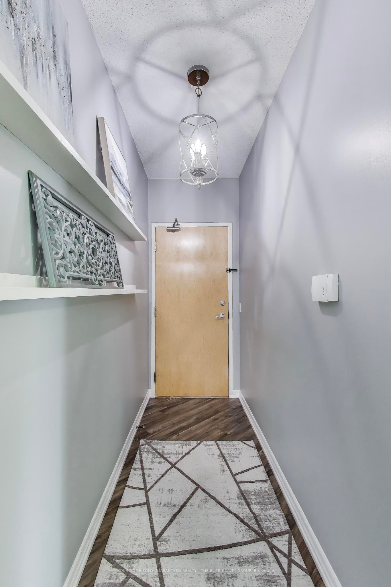 220 Burnhamthorpe Road W 1107