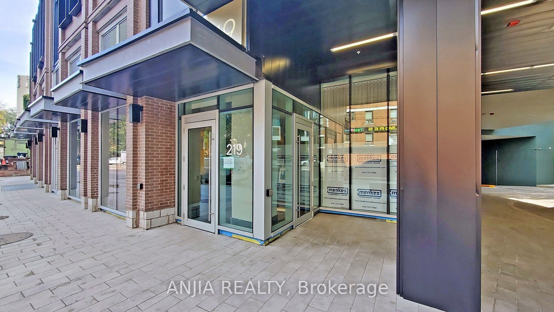 219 Dundas Street E 803