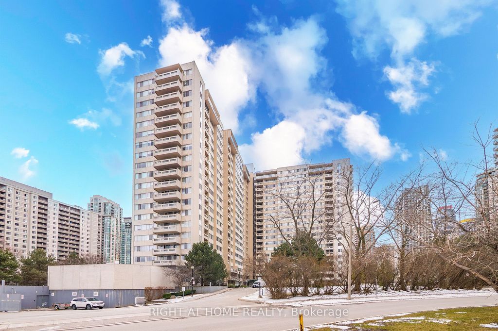 Photo of 3590 Kaneff Crescent #610, Mississauga, ON L5A 3X3 (MLS # W12885300)