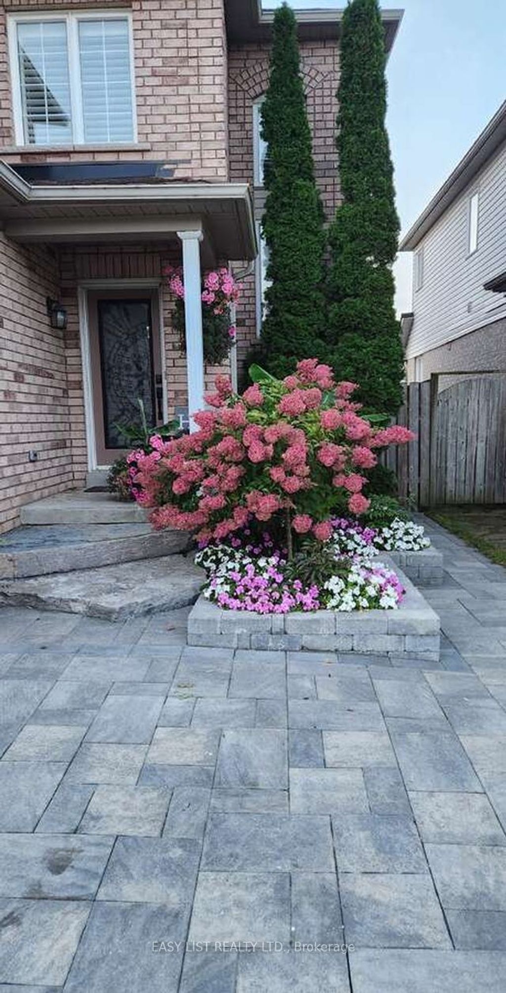 Photo of 222 Sprucewood Crescent, Clarington, ON L1C 5H3 (MLS # E13429272)