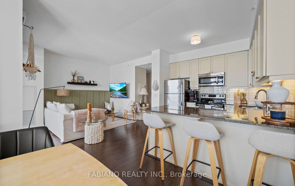 Photo of 24 Woodstream Boulevard #815, Vaughan, ON L4L 8C4 (MLS # N12823100)