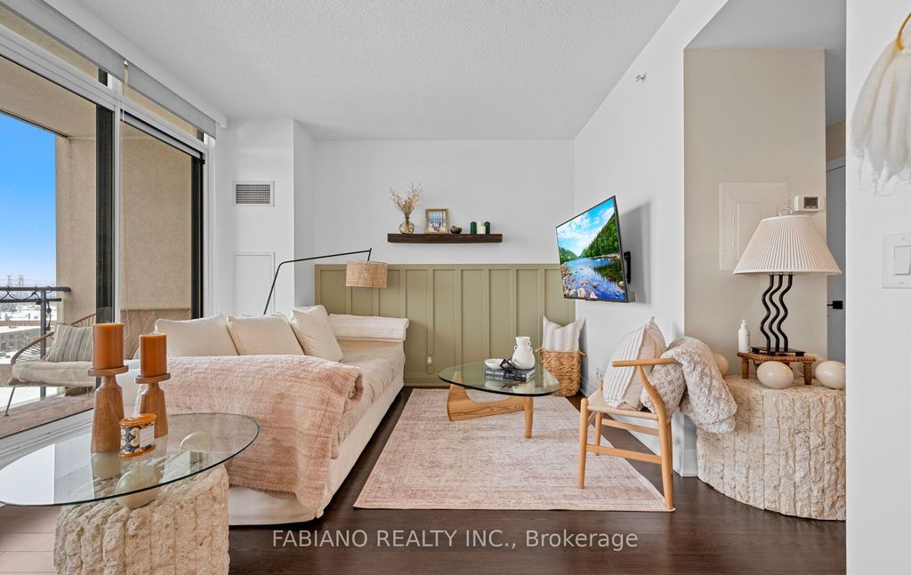 Photo of 24 Woodstream Boulevard #815, Vaughan, ON L4L 8C4 (MLS # N12823100)