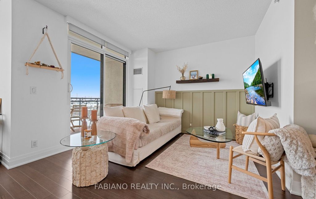 Photo of 24 Woodstream Boulevard #815, Vaughan, ON L4L 8C4 (MLS # N12823100)