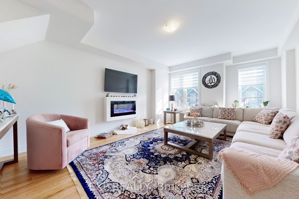 Photo of 3227 Sixth Line, Oakville, ON L6H 0V9 (MLS # W12498350)