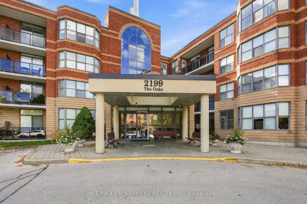 Photo of 2199 Sixth Line #208, Oakville, ON L6H 5V3 (MLS # W14029030)