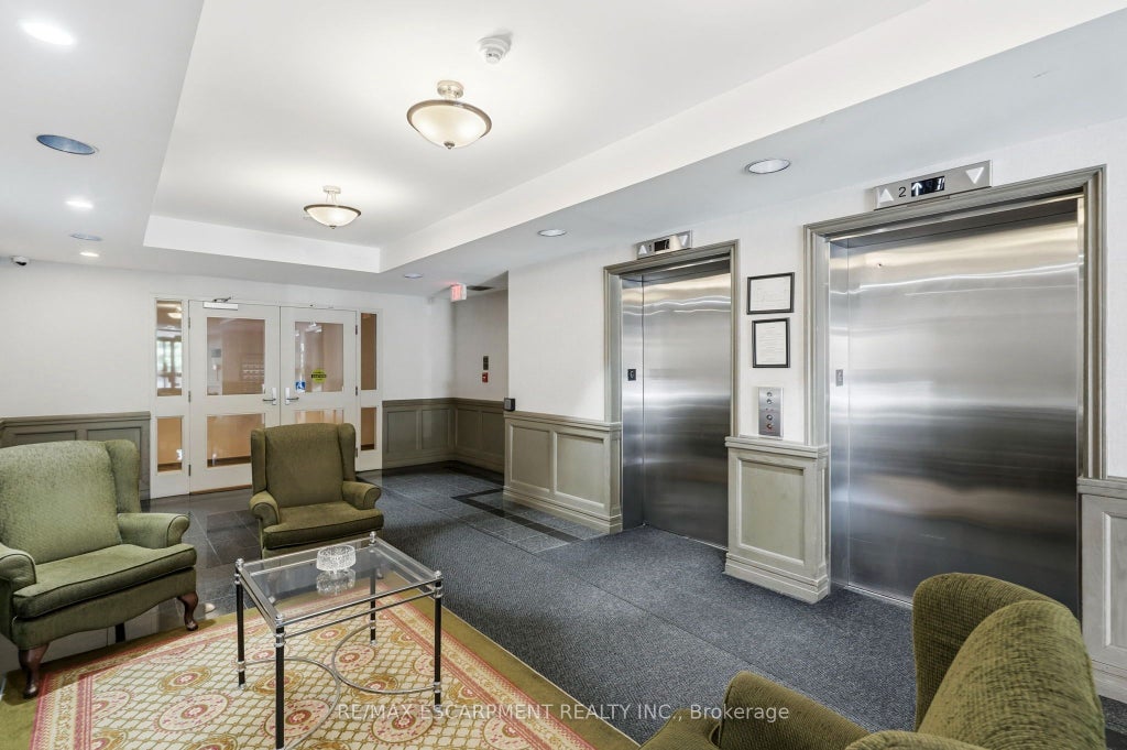 Photo of 2199 Sixth Line #208, Oakville, ON L6H 5V3 (MLS # W14029030)