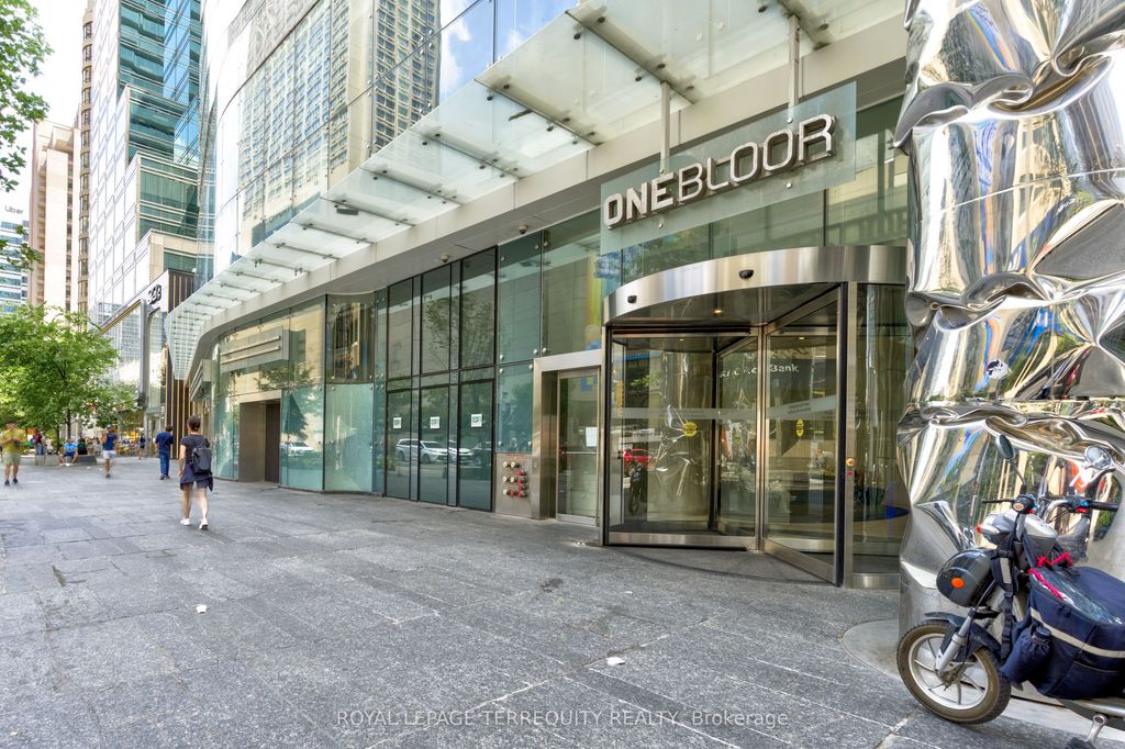 Photo of 1 Bloor Street E #2712, Toronto, ON M4W 0A8 (MLS # C12444470)