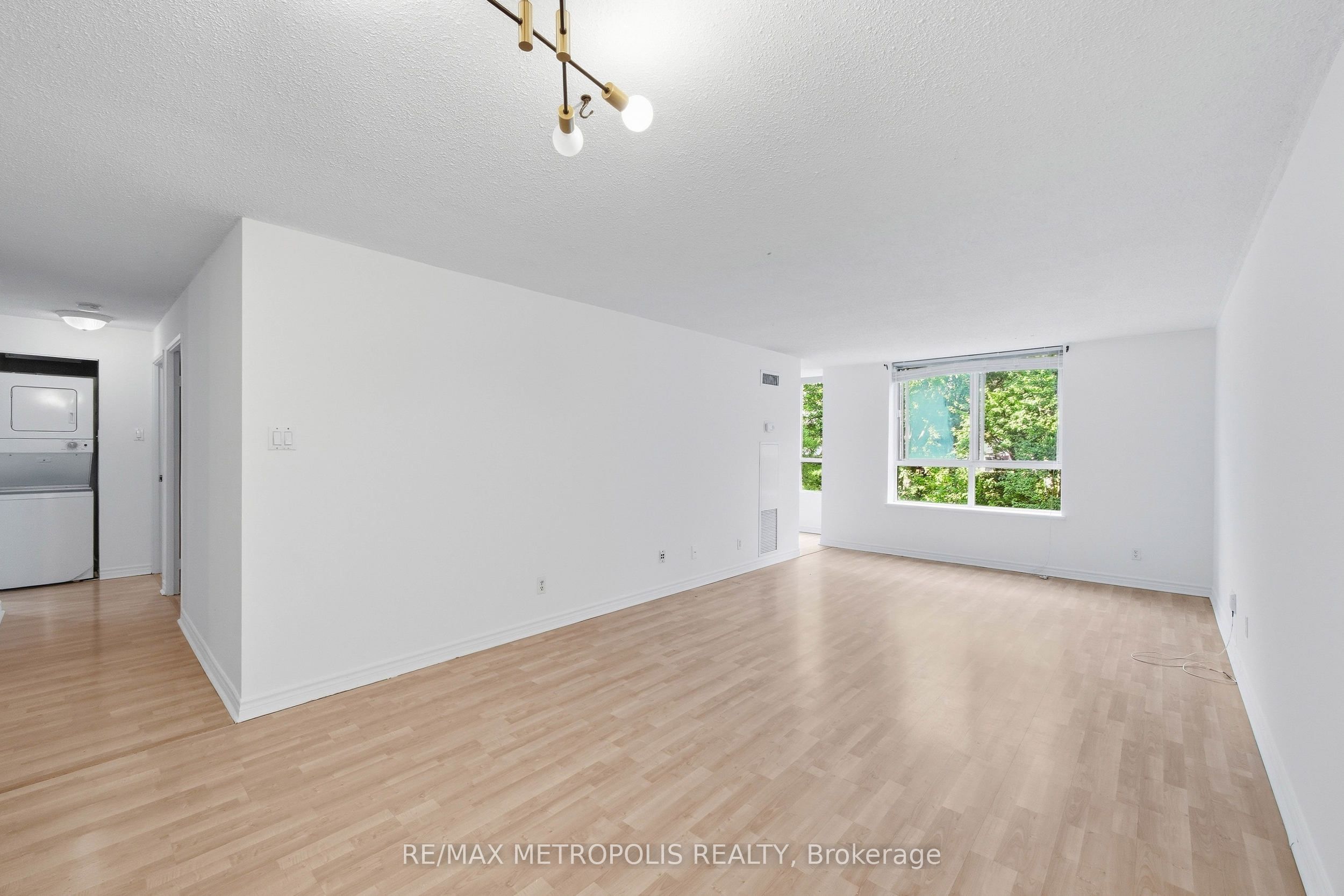 1485 Lakeshore Road E 409