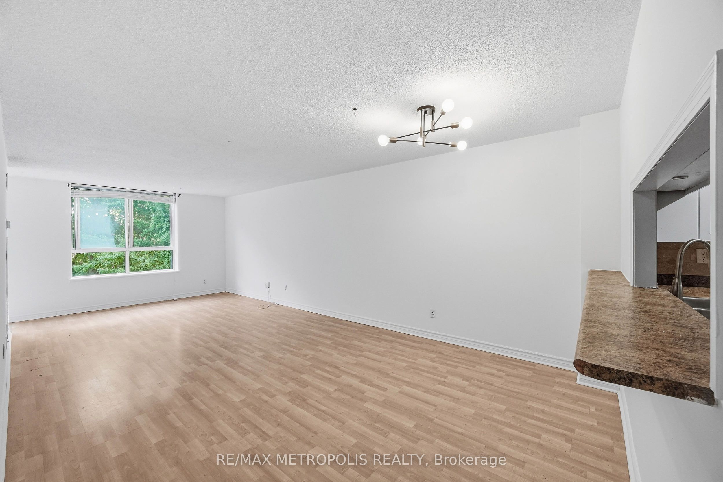 1485 Lakeshore Road E 409