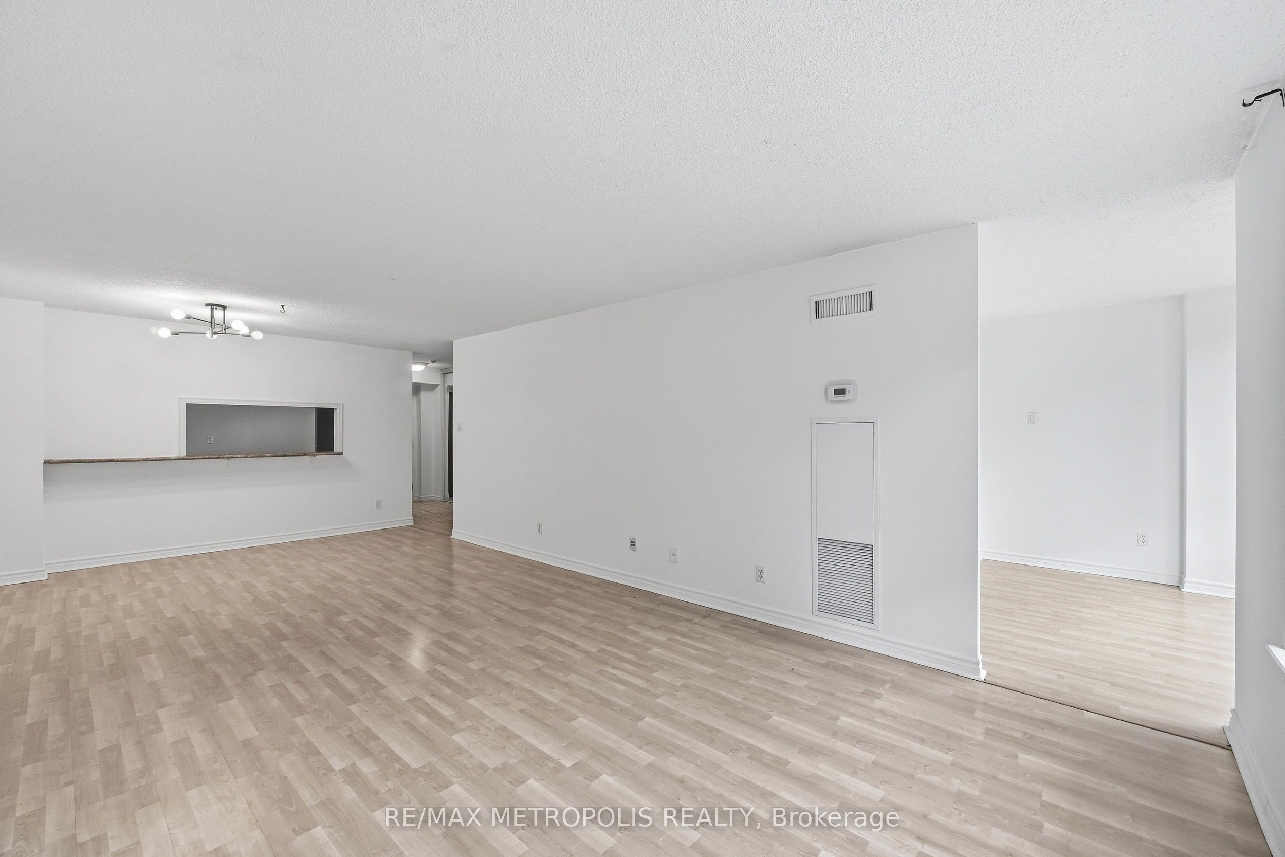 1485 Lakeshore Road E 409