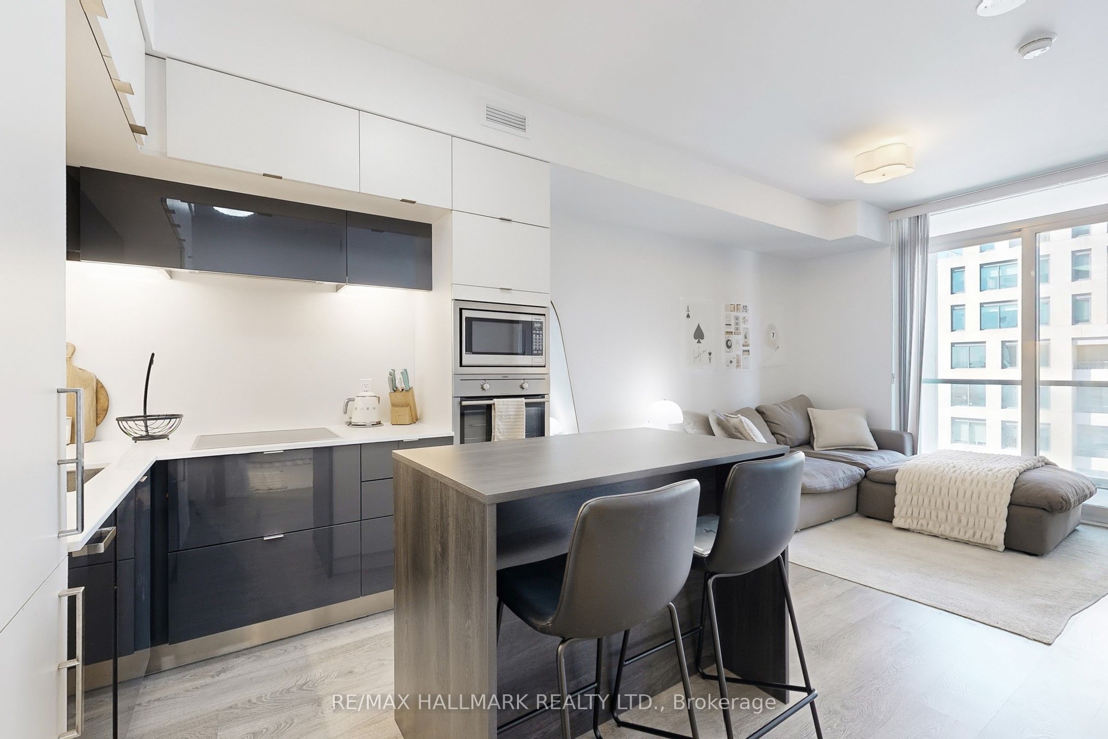 15 Merchants' Wharf N/A 544