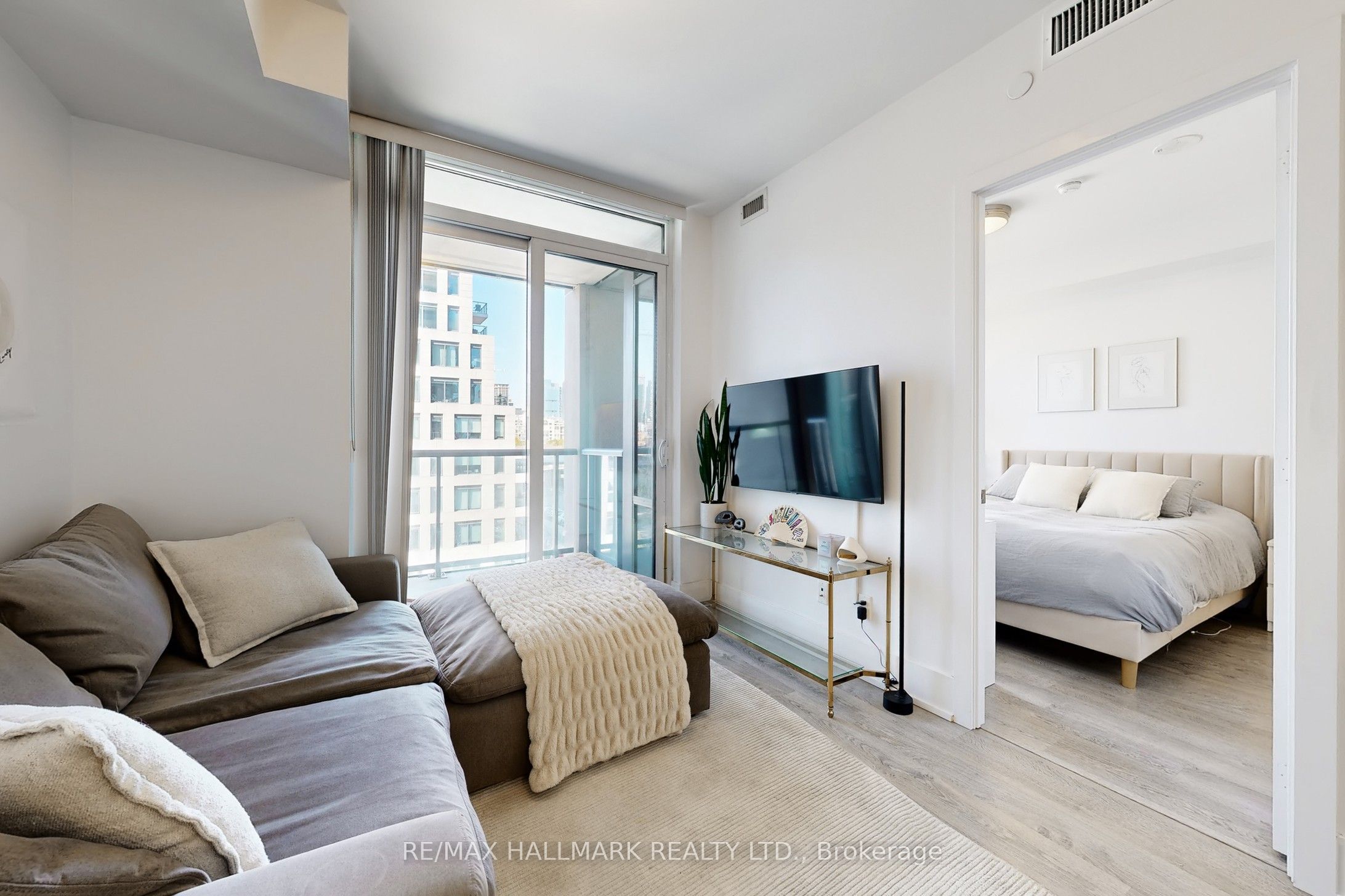 15 Merchants' Wharf N/A 544