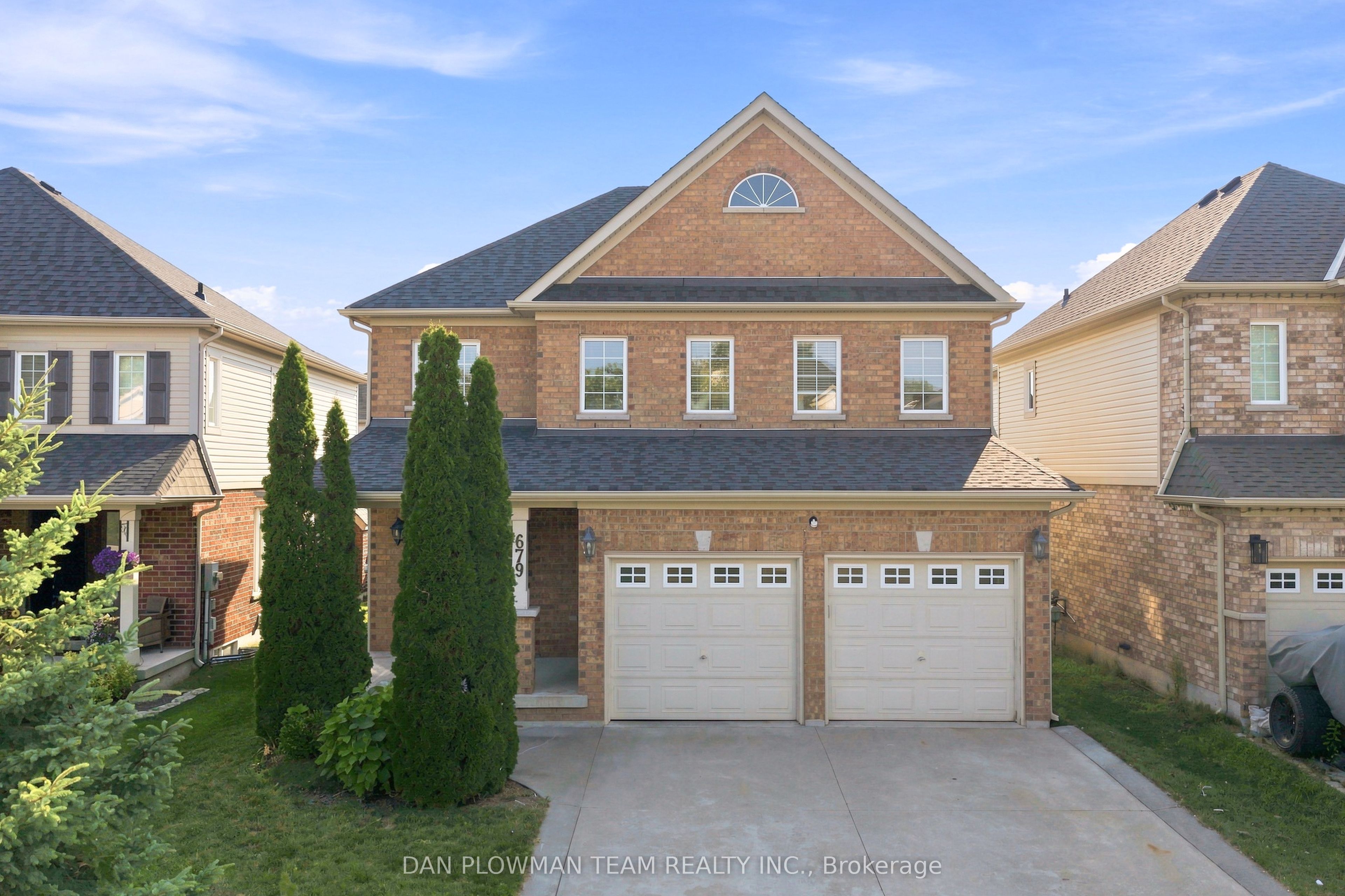Photo 1 of 35 — 679 Oxbow Crescent, Oshawa, ON L1K 3A7