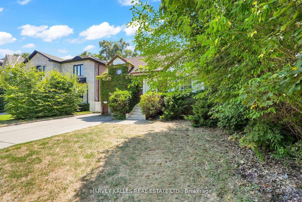 Photo of 547 Douglas Avenue, Toronto, ON M5M 1H7 (MLS # C12391297)