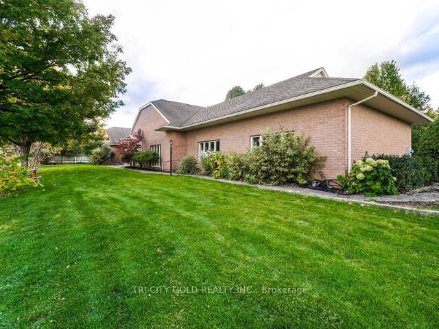 Photo of 16 OCHS Drive, Puslinch, ON N0B 2C0 (MLS # X14096270)