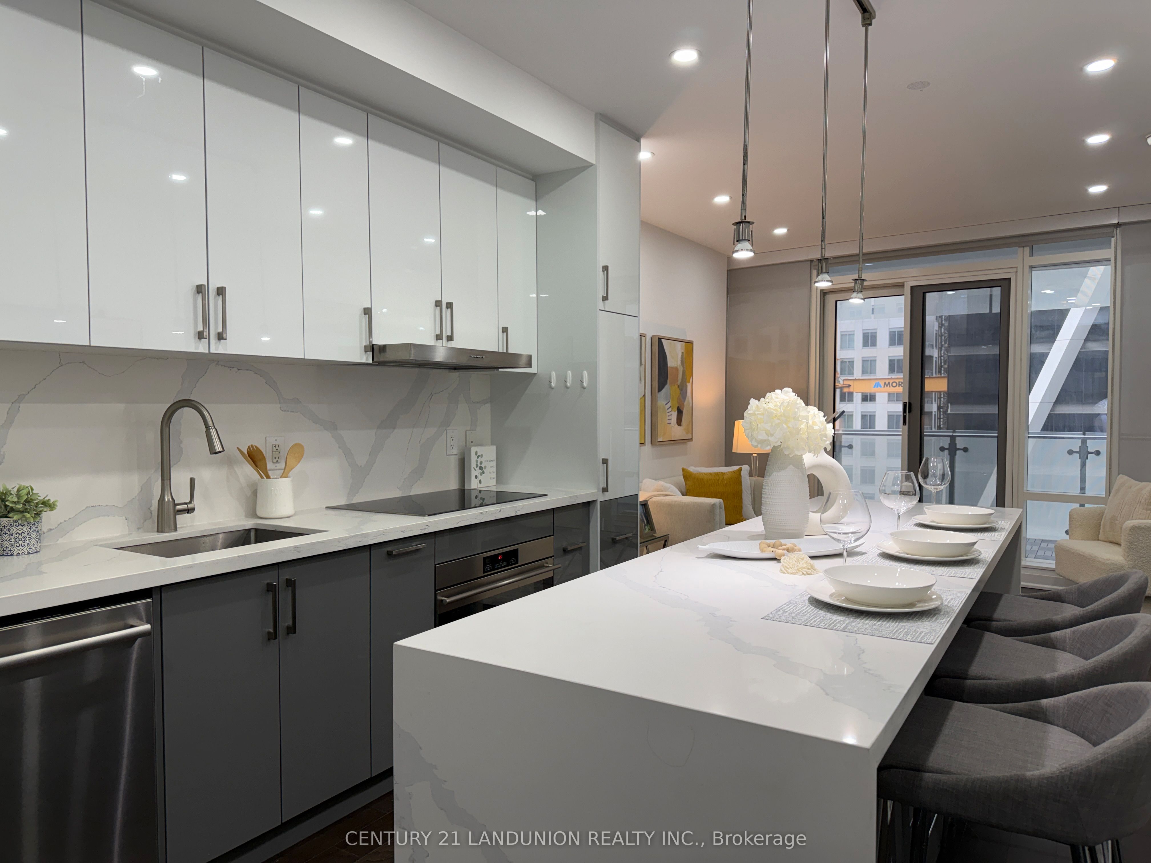 1 Bloor Street E 1508