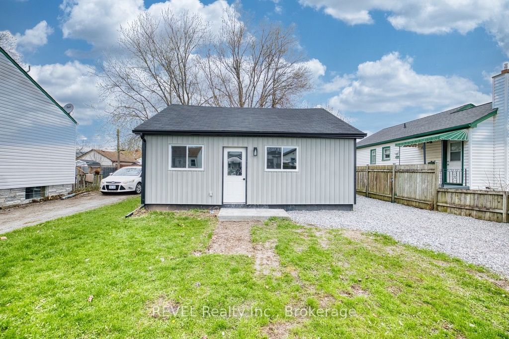 Photo of 406 Hennepin Avenue, Welland, ON L3B 4T5 (MLS # X13033436)