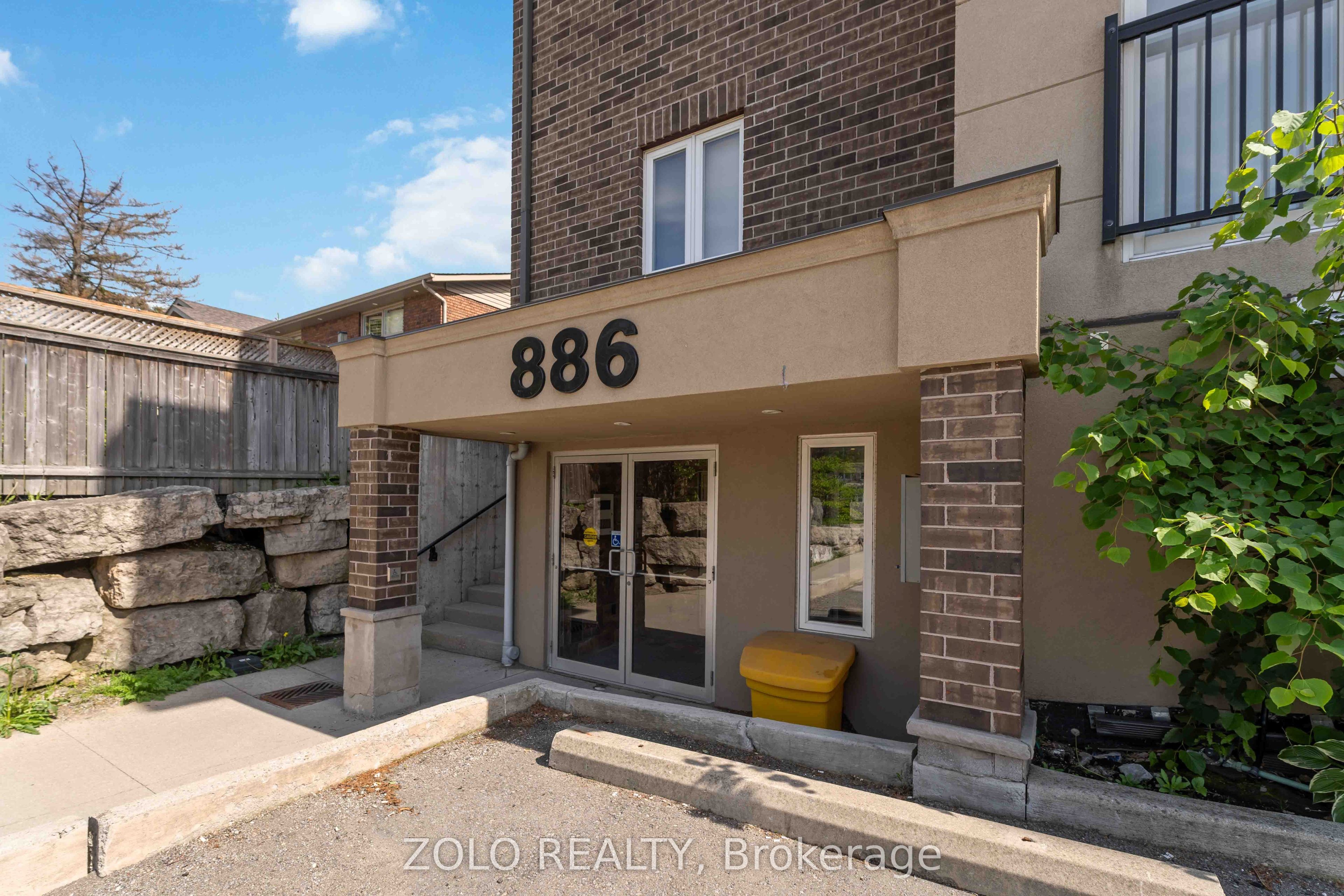 886 Golf Links Road 304